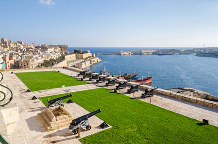 Valletta, Malta - November 8, 2015: View of Valletta from the Upper Barrakka Gardens, with the Grand Harbour looking towards the sea, Saluting Battery and Fort Ricasoli in the backgroundのeditorial素材