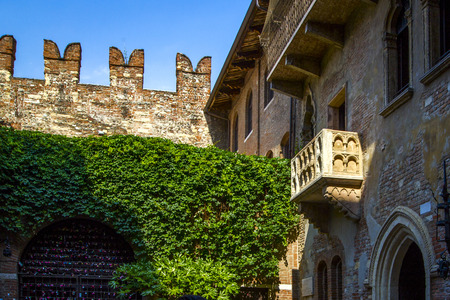 Romeo and Juliet Capulet original house with the balcony and patio in Verona,  Italy. Famous history Shakespeare house.のeditorial素材