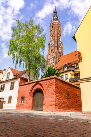 Landshut, Germany - July 24, 2023: View of Sankt Martin Kirche, traditional colorful gothic houses in Old Town, Landshut, Bavaria, Germany. Vertical photoのeditorial素材