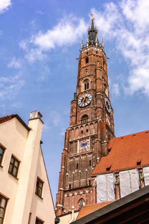 Landshut, Germany - July 24, 2023: View of Sankt Martin Kirche, traditional colorful gothic houses in Old Town, Landshut, Bavaria, Germany. Vertical photoのeditorial素材