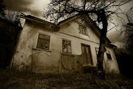 Horror Scene of a Old Creepy Houseの写真素材