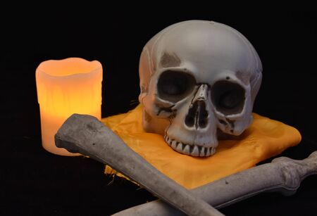 candle lighting a nice skull on black backgroundの写真素材