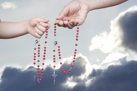 Hand Praying with rosaryの写真素材