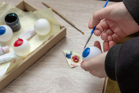 We make a decor for Halloween, paint an eyeball on a tennis ball with paints. DIY crafts with children.の写真素材