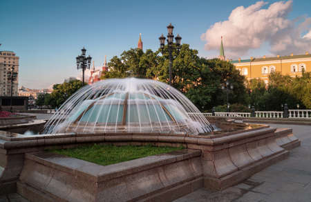 Moscow, Russia-June 15,2019: beatuful view to the Kremlin and the Aleksandrov garden, sunny autumn day, blue sky background.のeditorial素材