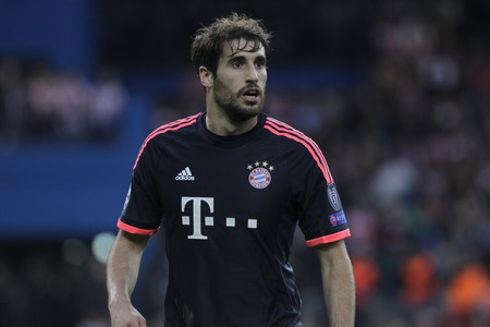 MADRID, SPAIN - April 27 Javi Martinez in Action During the semifinal match of the UEFA Champions League first leg entre Atletico Madrid and the Bayen Munich at the Vicente Calderon April 27, 2016 Madrid, Spainのeditorial素材