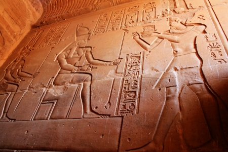 hieroglyphics on a wallの写真素材