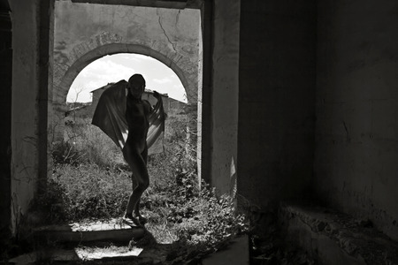 pretty brunette posing nakedの写真素材