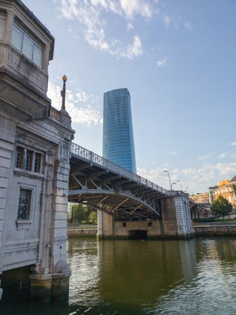 image of the Ria del NerviÃ³n in Bilbao at sunriseの写真素材