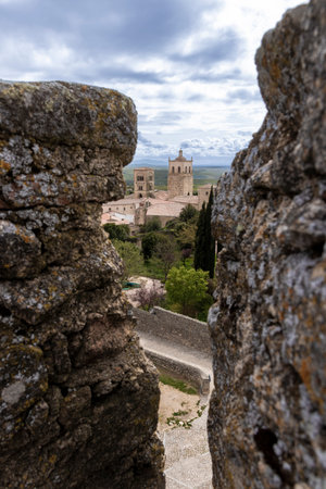 Trujillo castle battlements framing the view of santa marÃ­a la mayor church and its tower in trujillo, extremadura, spainの写真素材