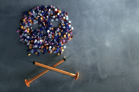 Tablets and syringes forming skull icon (3D Rendering)の写真素材