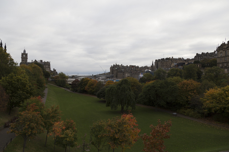 A colorful park in the city of Edinburgh with a view over the cityの写真素材