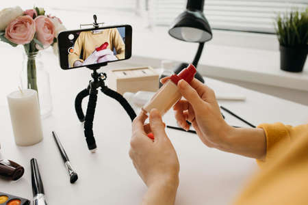 blogger streaming make up foundation online with smartphone. High quality photoの写真素材