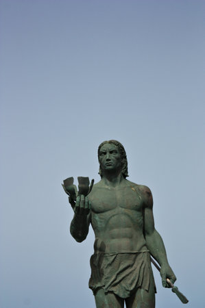 August 2018, Valle Gran Rey, La Gomera, SC de Tenerife, Spain. Statue of the aboriginal warrior Gomero named Hautacuperche and located on a beach of Valle Gran Reyのeditorial素材