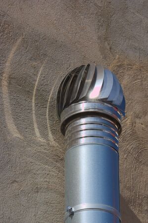 Rotating head of a chimney dedicated to extract the air from a room