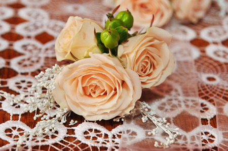 cream roses  at  weddingの写真素材