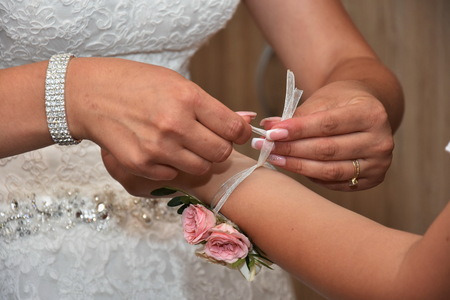 Pinning a Boutonniere braceletの写真素材