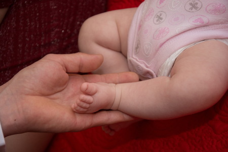 Man holding baby's legの写真素材