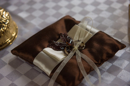 Gold Engagement-Wedding Ring Set on a Pillowの写真素材