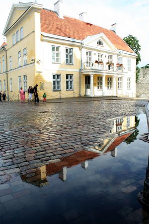 TALLINN ESTONIA - ON  07/25/2009 - town square of  the medieval town of Tallinn, Estoniaのeditorial素材
