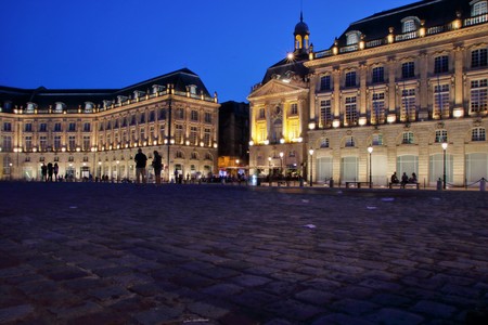 AT BORDEAUX - ON 08/25/2017 - Place de la Bourse at nightのeditorial素材