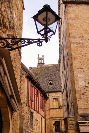 AT SARLAT LA CANEDA - ON 08/26/2017 - The picturesque village of Sarlat la Caneda in Dordogne,  Perigord noir, Franceのeditorial素材