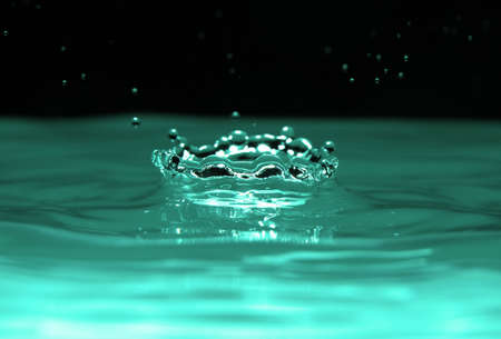 Movement of water is frozen by means of flash