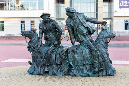 Kursk, Russia - October 1, 2015: Monument to the great Russian clowns Yuri Nikulin and Mikhail Shuydin in front of the building urban circusのeditorial素材