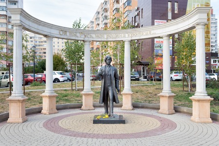 Belgorod, Russia - October 05, 2015: Bronze monument to the Russian poet Sergei Yesenin opened in 2012 at  intersection of street Esenina and Budyonny.のeditorial素材
