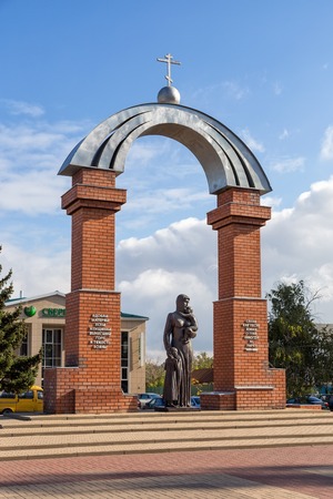 Anna, Russia - October 8, 2015: Monument to women - widows, mothers, rendered the severity and distress of war. It was opened in 2005 before the 60 th anniversary of Victory in the Great Patriotic War.のeditorial素材