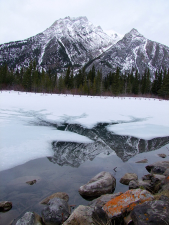 Mountain Lake Reflectionの写真素材