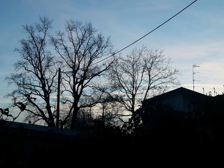 Sunset behind the housesの素材