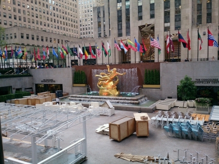 Fountain at the Rockefella Plaza New Yorkの素材