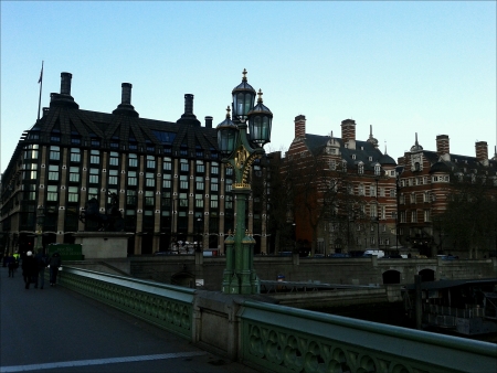 Buildings along Victoria Embankment.の素材