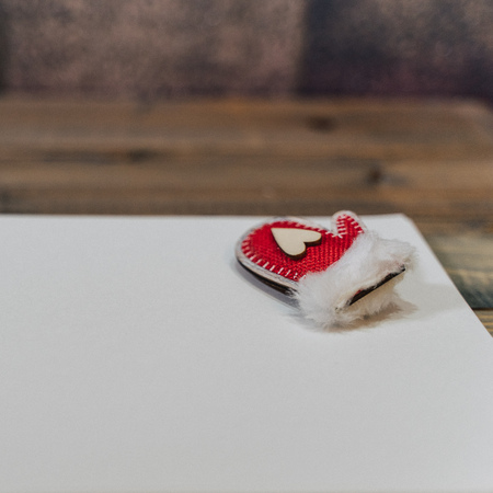 Valentine day composition: white sheet of paper and small heart on wooden background. Toned, memories, romance concept, copy spaceの写真素材