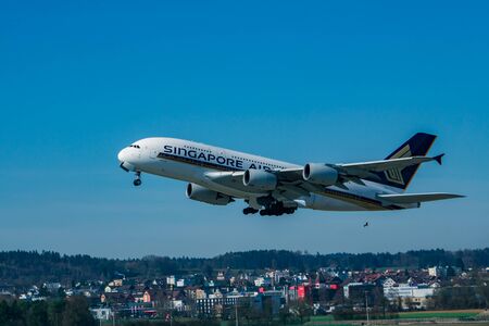 Zurich, Switzerland, Mart 2017 - Taking off the world biggest aircraft A-380, airbus singapore airlinesのeditorial素材