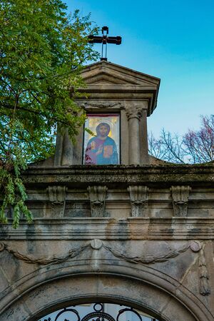 SZENTENDRE, HUNGARY - November, 2017: Typical cobbled street of charming little town Szentendre, near Budapest, Hungary. Sunne dayのeditorial素材