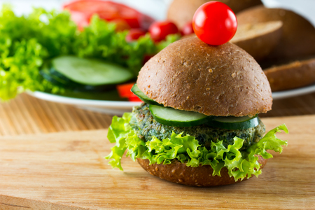 veggie spinach burgers with rye bread, cucumber and lettuce, close up. horizontalの写真素材