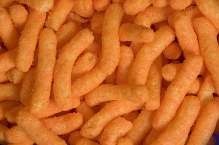 A closeup view of a pile of bright orange cheese puffs.
の写真素材