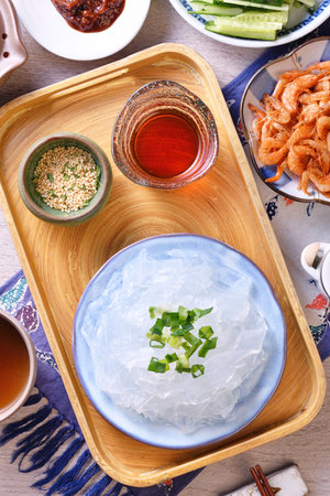 Spicy liangpi, wide green bean thread with spicy flavor