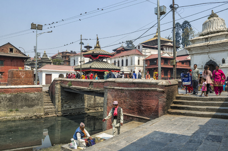 Life and activites along the holy Bagmati River at Pashupatinath Temple, Kathmandu, Nepal.のeditorial素材