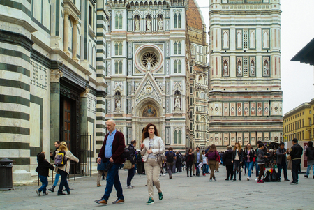 Florence, Italy - circa Spring 2018 - International tourists crowd visiting Santa Maria del Fiore, Florence Italy dome. Cloudy dayのeditorial素材