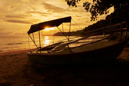 Sunset Boat Ashoreの写真素材
