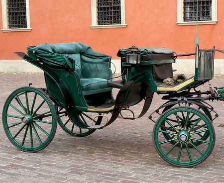 Vintage horsecart in Stare Miasto Warsawの写真素材