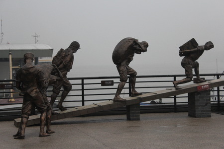 Wharf worker sculptureのeditorial素材