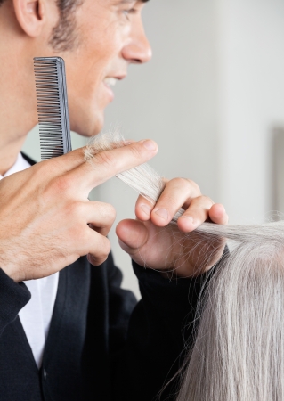 Hairdresser Cutting Senior Woman s Hair At Salonの写真素材
