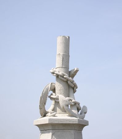 monument of a achor and lifebouy in stoneの写真素材