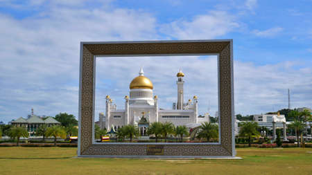 Bandar Seri Begawan, Brunei - March 06 2020: Sultan-Omar-Ali-Saifuddin-Mosque through a frameのeditorial素材