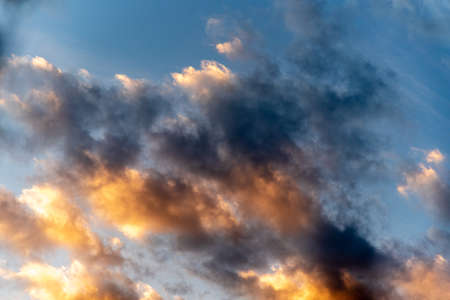 Blue skies and sparse clouds. Dramatic sky. Rain-forming clouds in Latin America. Feeling of freedom. The sky is blue due to the scattering phenomenon, which highlights the blue light of the seaの写真素材