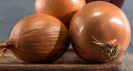 Bulbs of onions (Allium cepa). Condiments for seasoning. Culinary ingredient. Source of flavonoids and minerals, iron, potassium, sodium, phosphorus and calcium, vitamins C and B complex.の写真素材